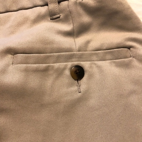 $5 CLEARANCE! Khaki Pleated Work Shorts Size 34 - Picture 6 of 9